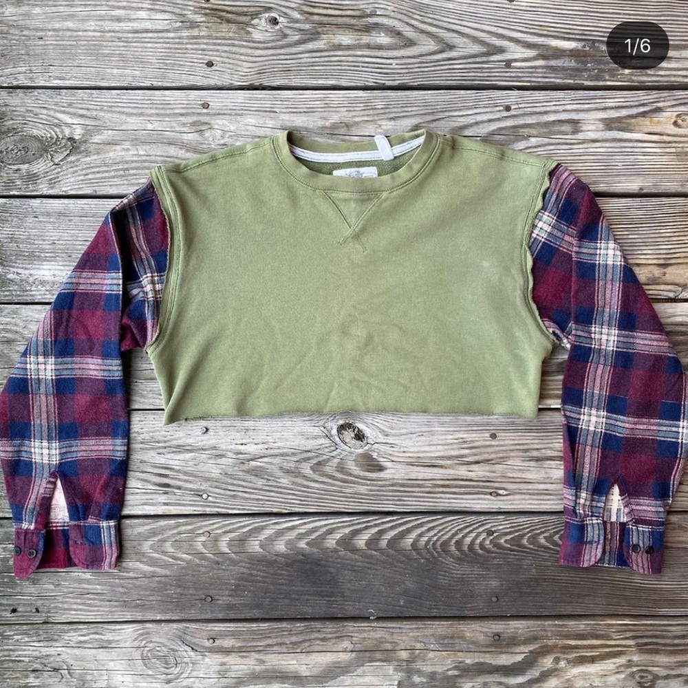 cropped crewneck w/ flannel sleeves